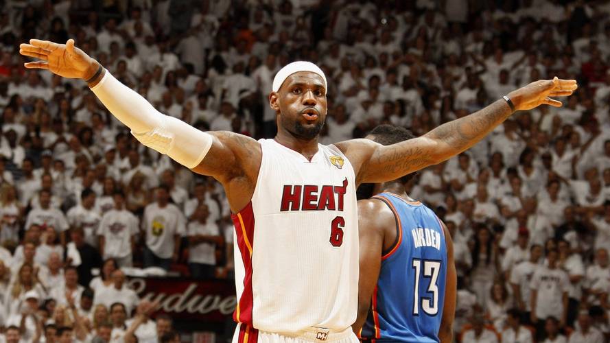 詹姆斯从热火回骑士是哪一年（詹姆斯回热火致敬视频）