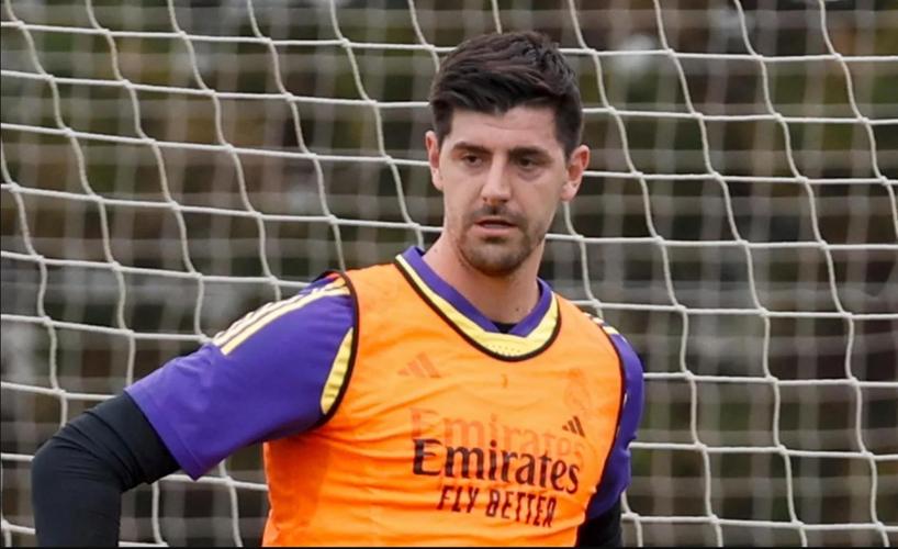 记者：库尔图瓦将在明日接受检查，球队担心可能是严重肌肉拉伤