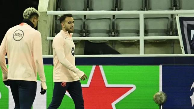 每体：埃里克加西亚上半场被换下，是因为大腿后侧肌肉不适