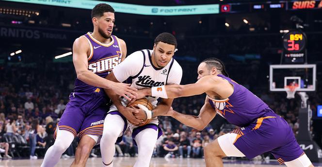 布克过去4战场均砍37分3.5助攻投篮命中率49%但战绩1胜3负