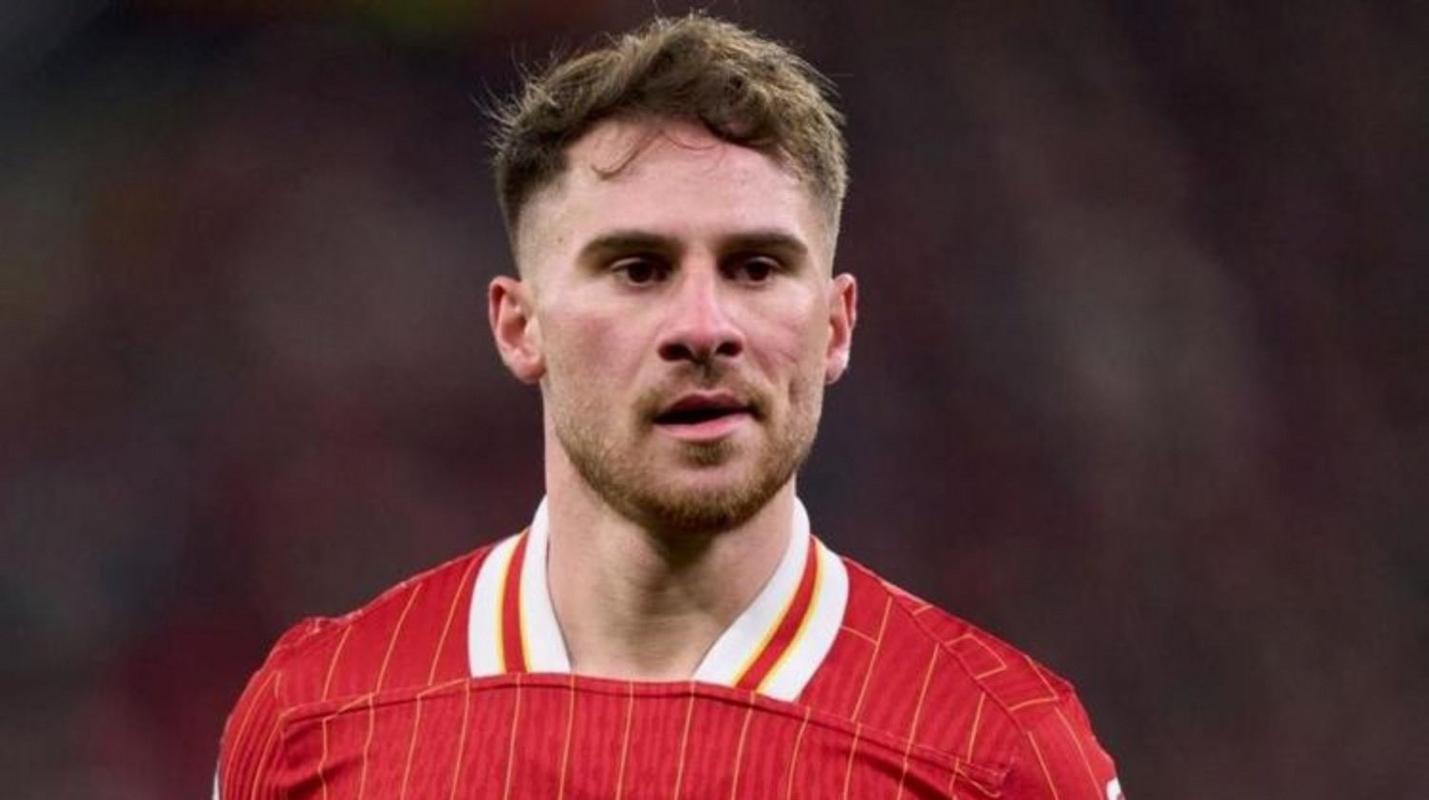 麦卡利斯特补射破门，但裁判犯规在先进球无效