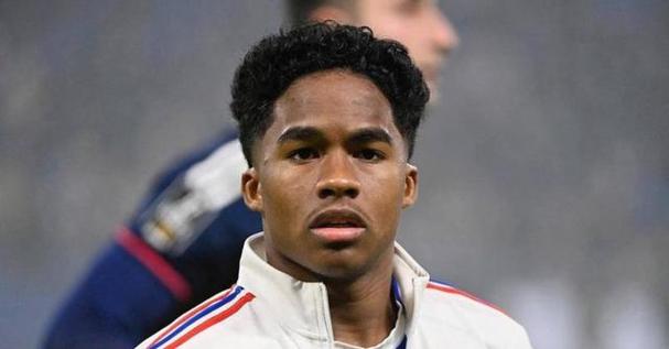 恩德里克分享每周争夺名额的经历，入选巴西国家队为他提供了良好的磨合机会_法甲直播