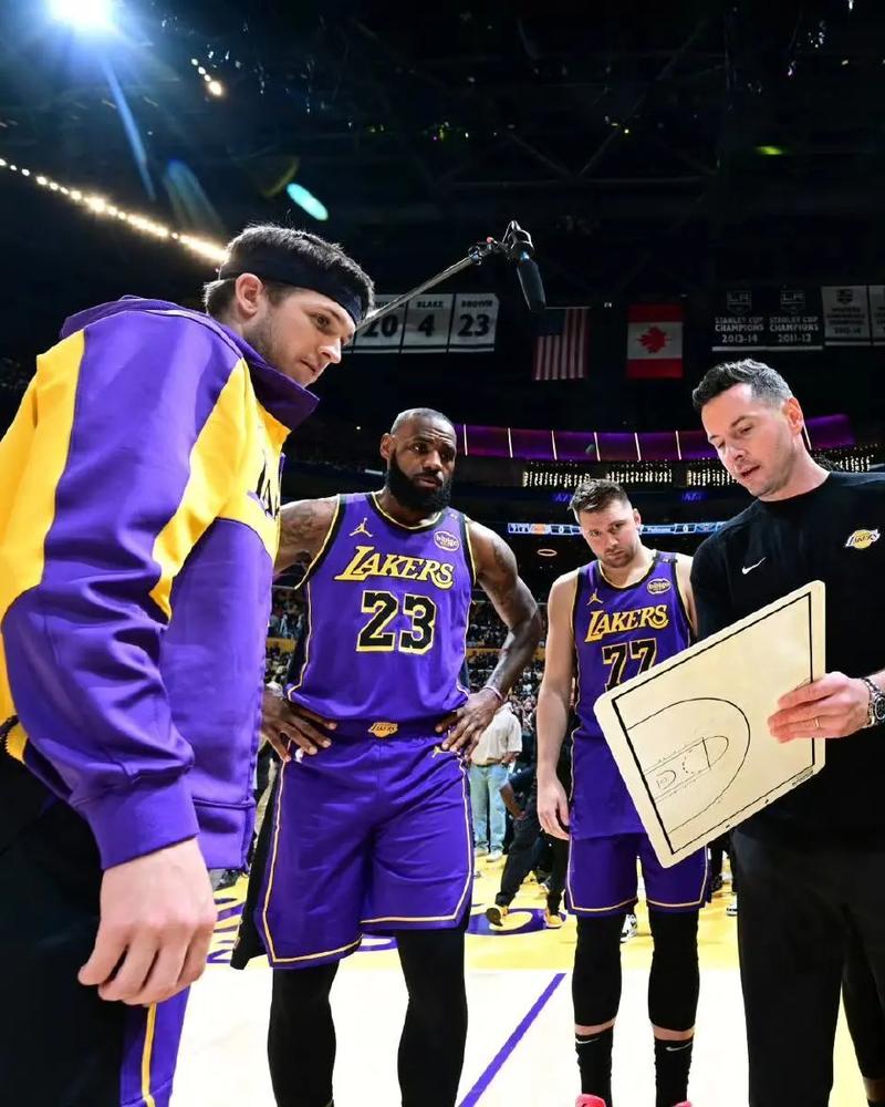 东契奇嗜血三分里夫斯从背后怒推一把&詹姆斯布朗尼比77还兴奋