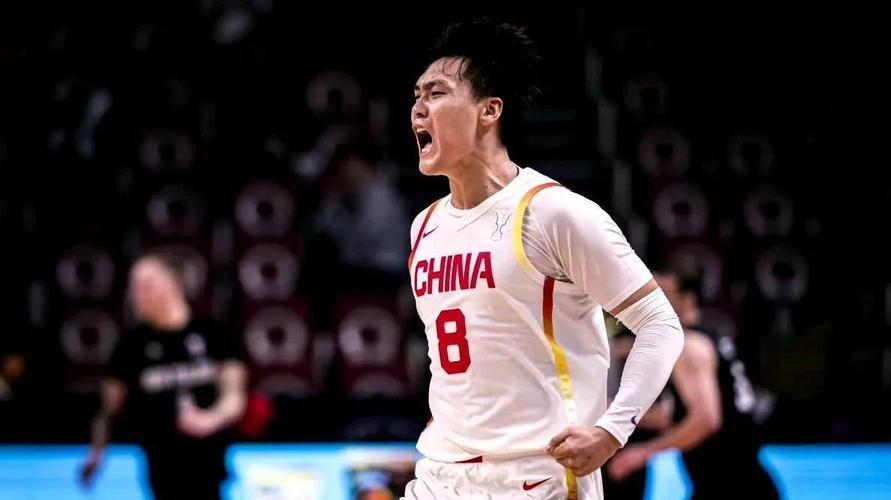 国家队后卫对飙!媒体人:赵睿几凭一己之力带队逆转继伟砍26分