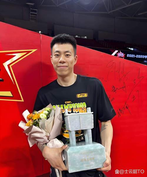 攻防俱佳！张镇麟半场8中6高效拿下15分2板2助4断各种飞扣