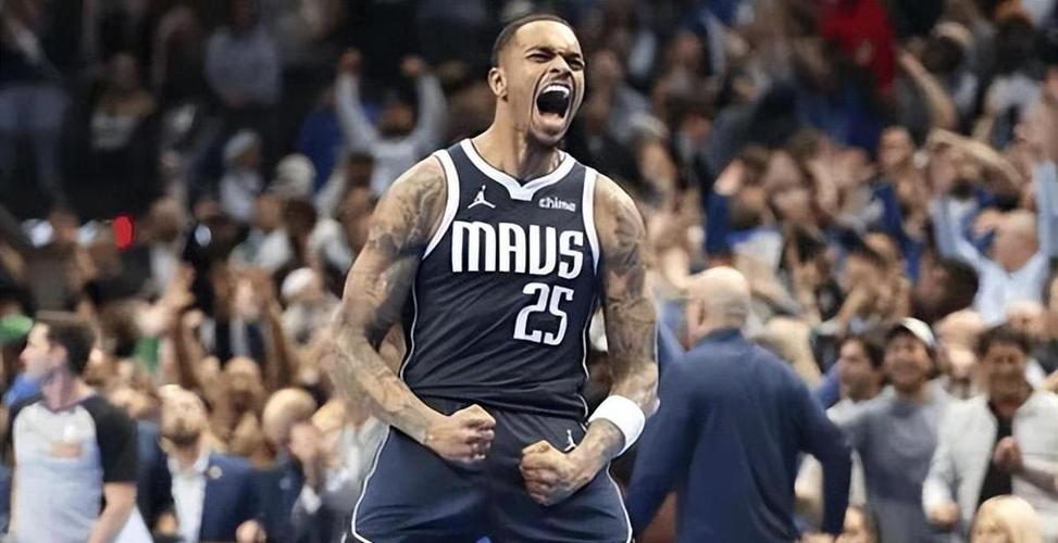 华盛顿谈打中锋：外弹接球制造错位和换防机会让队友打得更轻松