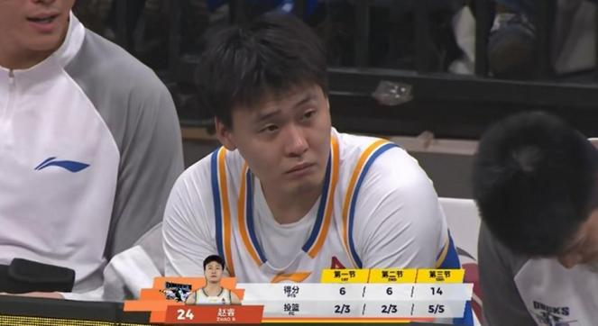 太猛了！赵睿第三节5中5轰下14分2助1断带队反超