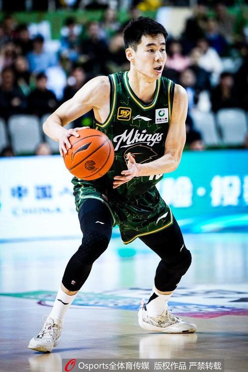 打到最后心态崩了！郭昊文30分钟13中3&三分5中1末节5犯毕业