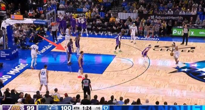 湖魔L2M：2次漏判+1次错判全有利湖人出界维持原判班凯罗没打手