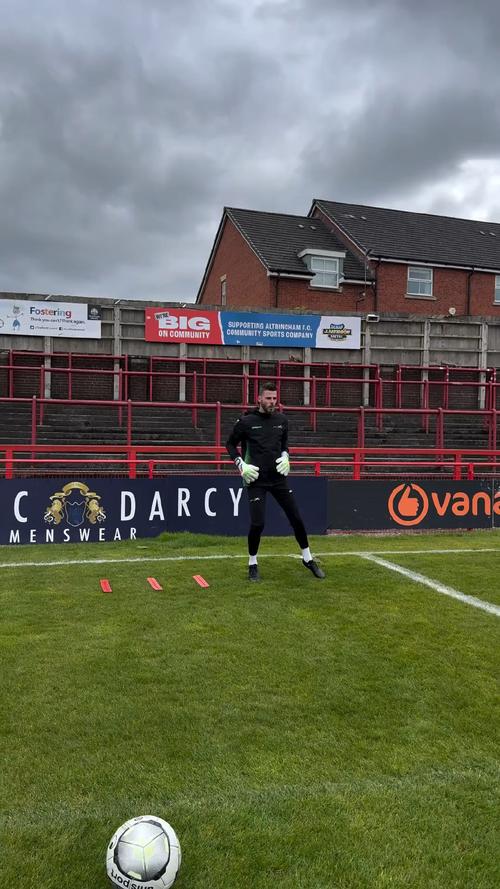 科贝记者：迷你罗并未在皇马青年试训，只为远离中东保持训练状态