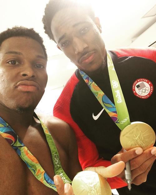 垃圾兄弟情!德罗赞快拍祝洛瑞生日快乐:你养老金马上要发放了!