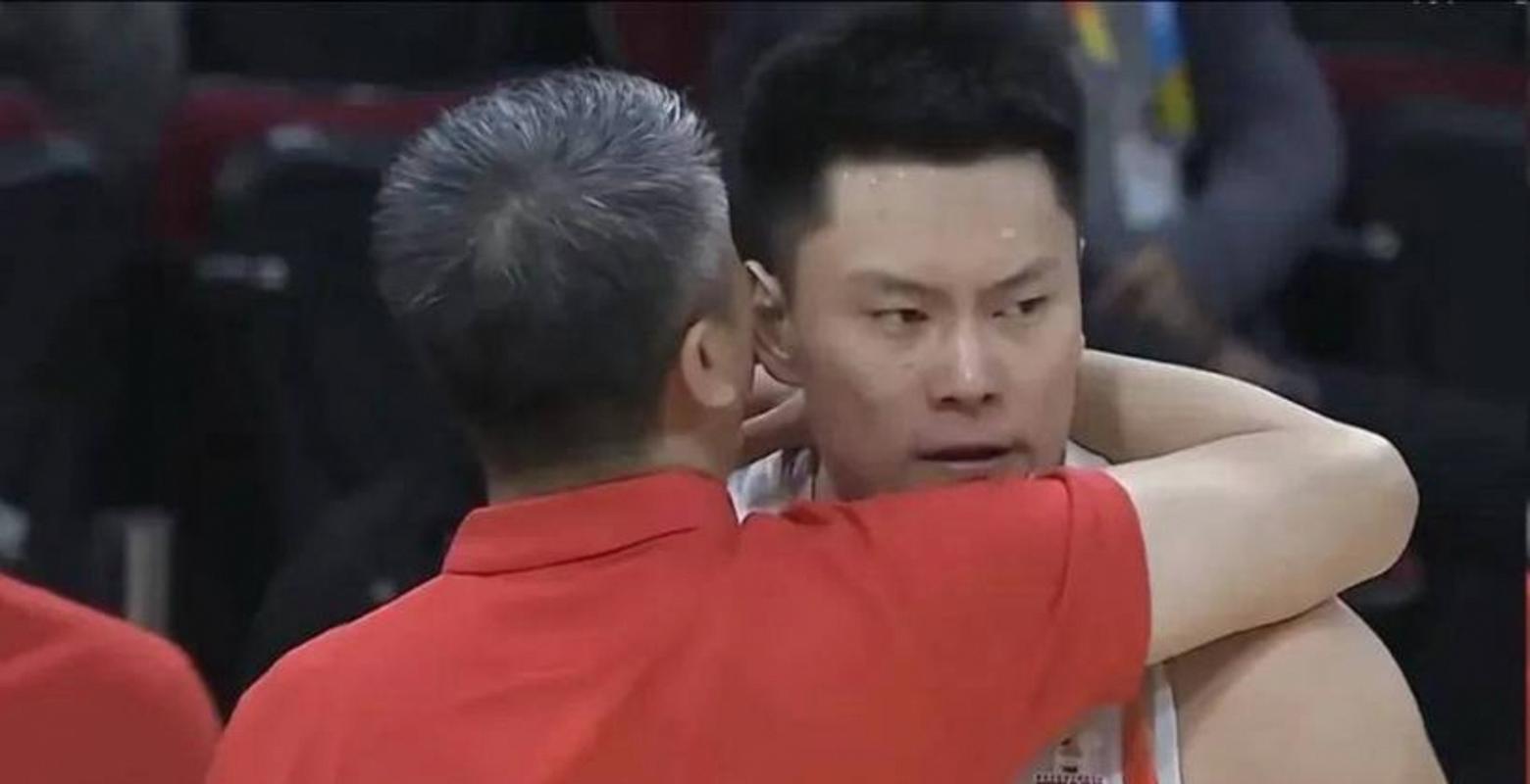 火力全开！李弘权11中8砍下全场最高27分外加5板三分9中7