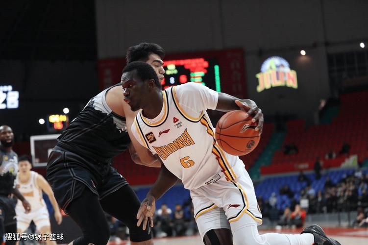 惨不忍睹!张宁半场打了4分钟累计4次犯规2中1拿到3分