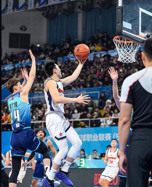 媒体人：广东男篮有明显的“怄气感”缘由&对象只有球队内部知道