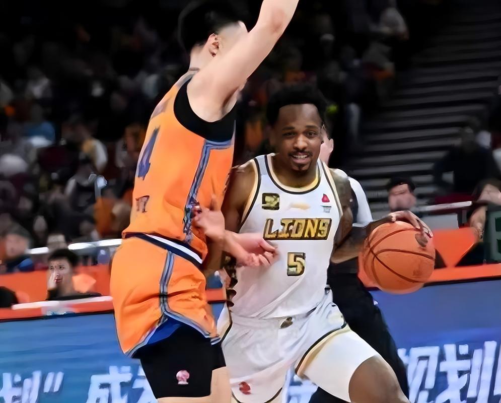 均创球队本赛季单场新高！上海对山西狂轰21记三分命中率61.8%