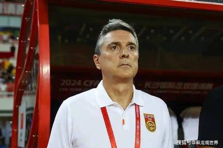 差点连扳两球！李新翔下底回传，向余望射门打偏！