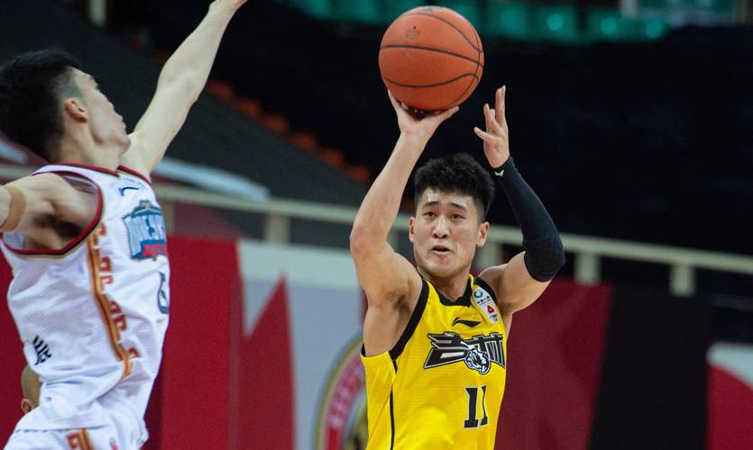 依旧是球队大腿！姜伟泽13中7砍全场最高21分三分5中3&罚球4中4