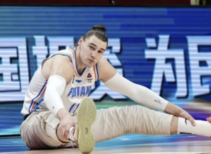 鲁媒：山东新大外援斯蒂尔在太原和球队会合克里斯随队康复治疗