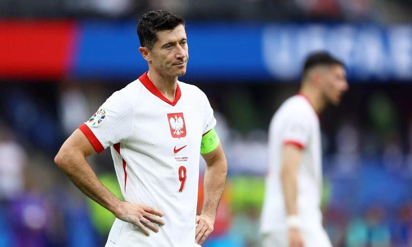 波兰神锋！莱万头球扳平为波兰保留晋级希望，波兰11阿尔巴尼亚