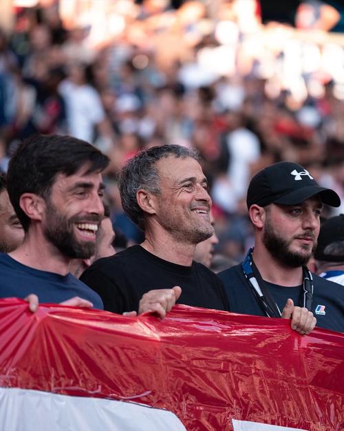 执教不到三年已夺八座冠军！斯基拉：巴黎开始与恩里克谈续约