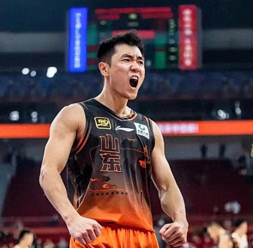 状态低迷！高诗岩5中1得7分2板4助2断吃2T被驱逐&2打0接球脱手