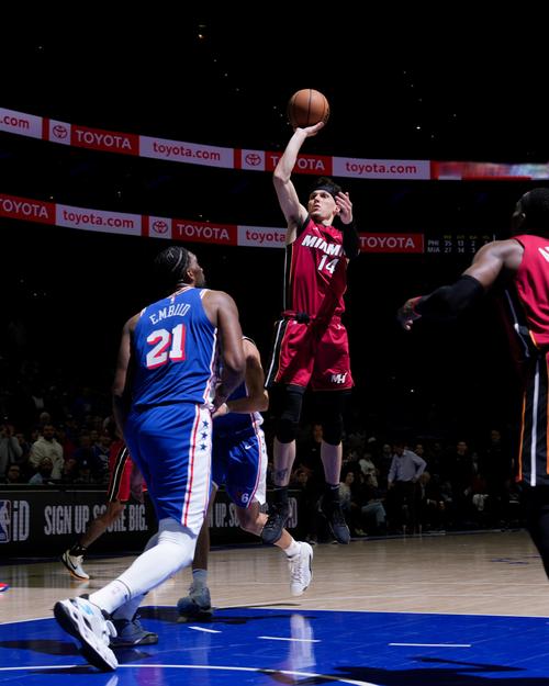 状态不佳!希罗15中5低效拿到18分3板7助5次犯规