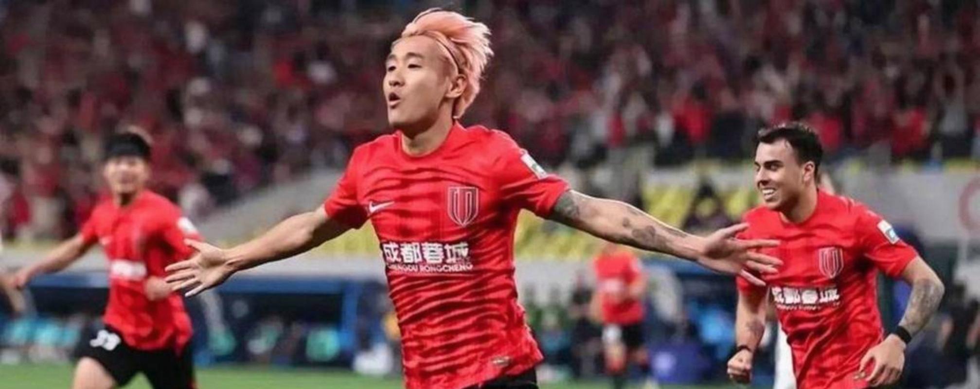 博主：费利佩、韦世豪等人参加蓉城赛前训练，茹萨缺席