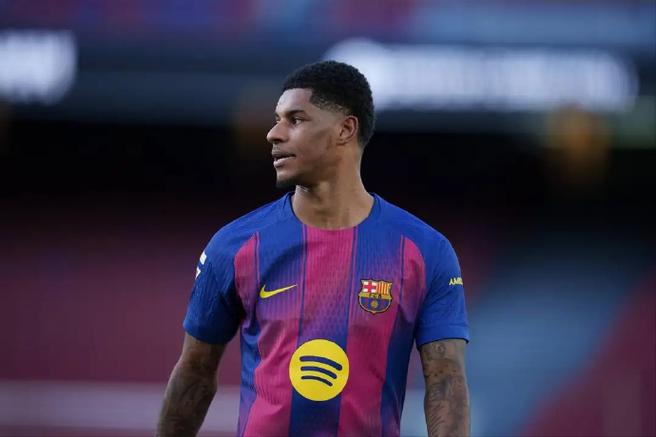 记者：巴萨问曼联能否分期支付拉什福德买断费，或再租一个赛季